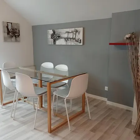 Appartement Familial En Centre Villedieu-les-Poëles